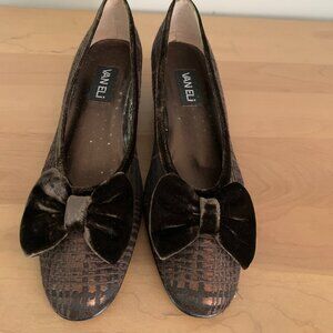 Women' s Vaneli Brown Print Slip-on Pumps with Velvet Bow & Trim Size 9